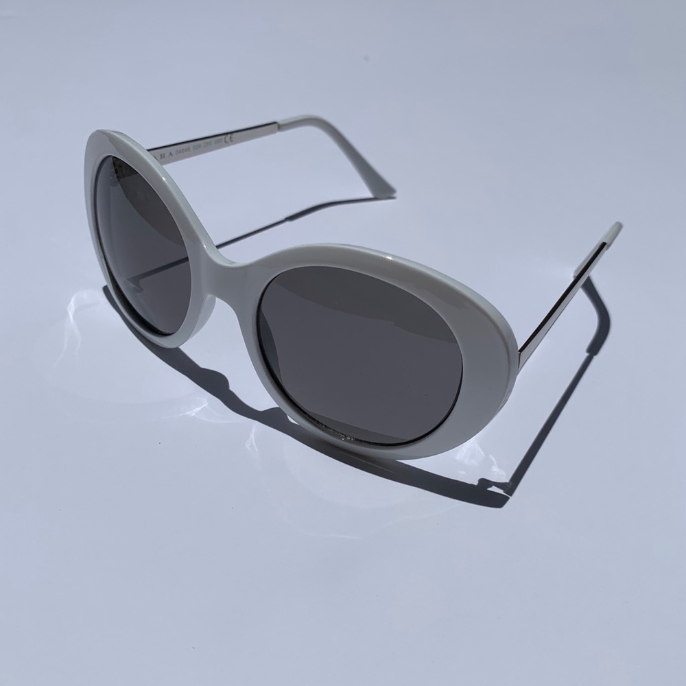Round white glasses